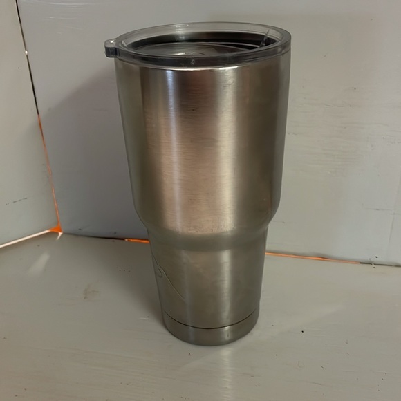 Arctic Silver 32 ounce stainless steel silver insulated travel tumbler with lid - Picture 3 of 13